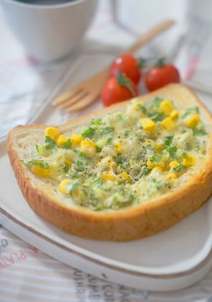 セロリ葉とコーン、じゃこのチーズトースト-レシピのメイン写真