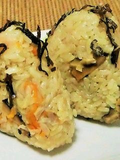 旨味あふれる!おにぎり専用炊き込みご飯-レシピのメイン写真