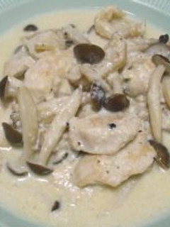 鶏むね肉としめじのミルク煮-レシピのメイン写真