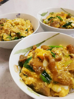 材料3つ!5分で出来る焼き鳥親子丼-レシピのメイン写真