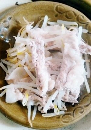 豚肉ともやしの斜め皿蒸し-レシピのメイン写真