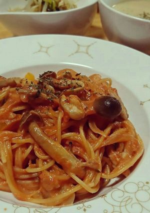 しめじと鶏肉のトマトクリームパスタ-レシピのメイン写真