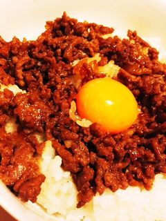 簡単!合い挽きミンチで作るそぼろ丼!-レシピのメイン写真