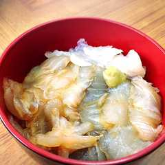 รูปของ ヒラメの漬け＆昆布〆丼