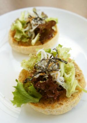 しらす・ベビーレタスの和風オープンサンド-レシピのメイン写真