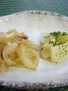 焼き鳥と玉ねぎの煮物/ゆでじゃがいも-レシピのメイン写真