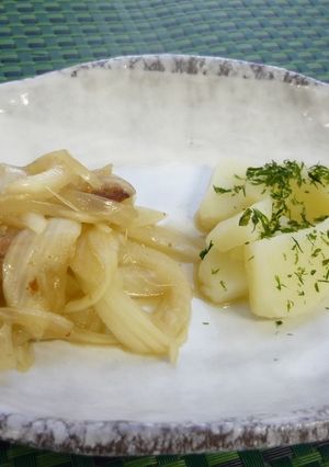 焼き鳥と玉ねぎの煮物／ゆでじゃがいも-レシピのメイン写真