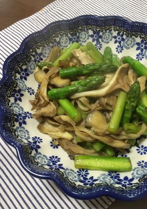 アスパラと舞茸のスパイス炒め-レシピのメイン写真