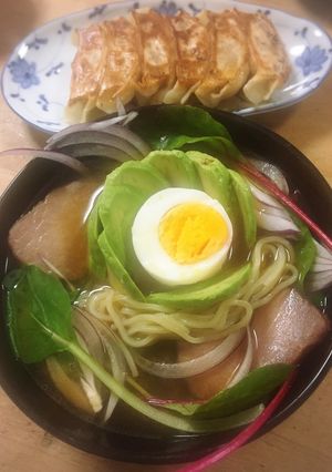 アボ玉ローズのサラダ味噌ラーメン-レシピのメイン写真
