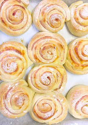 簡単な薄力粉のハムチーズ巻きパン-レシピのメイン写真