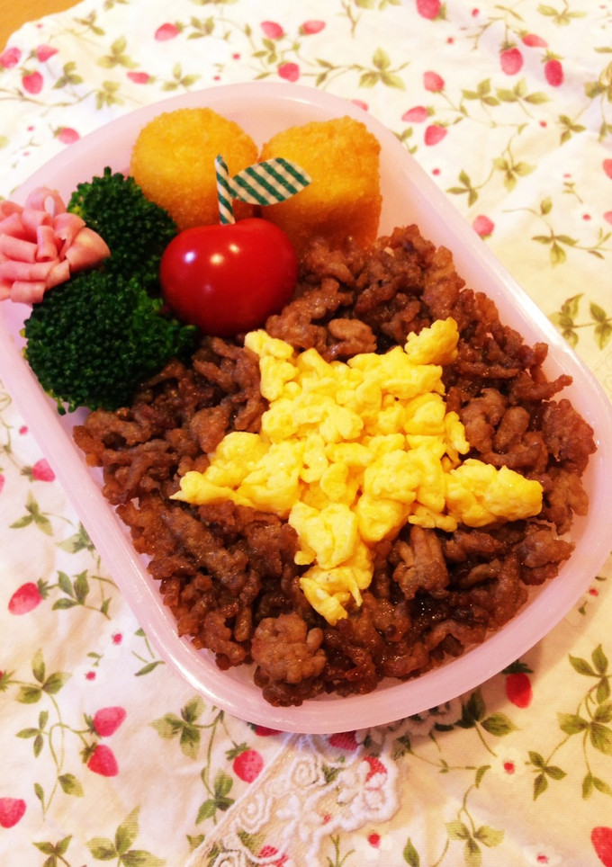 お弁当♡豚そぼろと炒り卵のスター-レシピのメイン写真