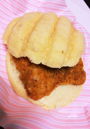 美味いのか…？メロンパンバーガー◎-レシピのメイン写真