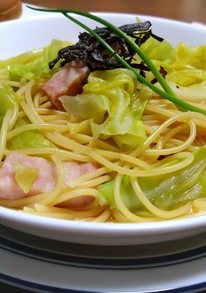 たっぷりキャベツとベーコンのスープパスタ-レシピのメイン写真
