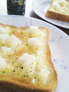 まるでとろけるチーズ♪刻み餅マヨトースト-レシピのメイン写真