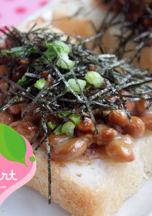 グルテンフリー♪納豆onマイラブ玄米パン-レシピのメイン写真