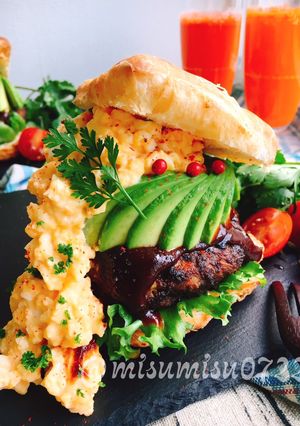 牛蒡ハンバーグでアボカドエッグバーガー-レシピのメイン写真