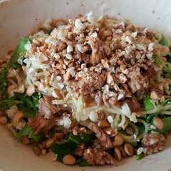 รูปของ 餃子の王将麺de菜花と挽き肉の和え麺