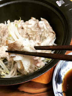 味ぽんで食べる豚バラとモヤシ蒸し-レシピのメイン写真