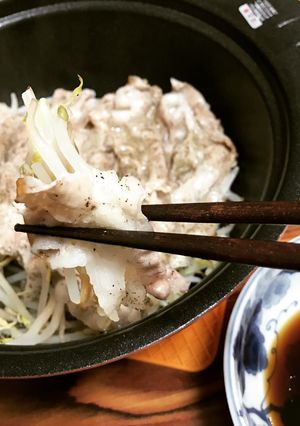 味ぽんで食べる豚バラとモヤシ蒸し-レシピのメイン写真