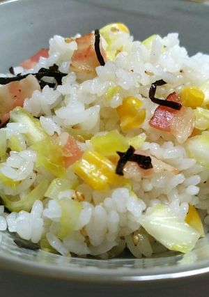 春！キャベツとベーコンとコーンの混ぜご飯-レシピのメイン写真