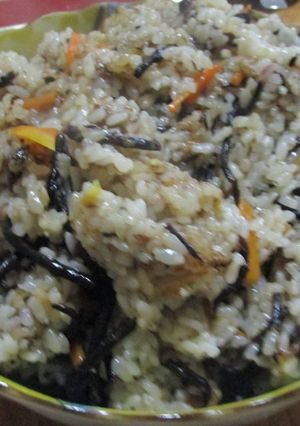 簡単感嘆！とまーすひじきと高野豆腐炊込飯-レシピのメイン写真