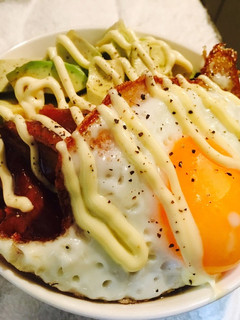 簡単!焼き鳥缶とアボカド丼-レシピのメイン写真
