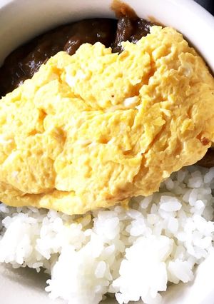 簡単☆ふわふわとろオムレツ(onカレー)-レシピのメイン写真
