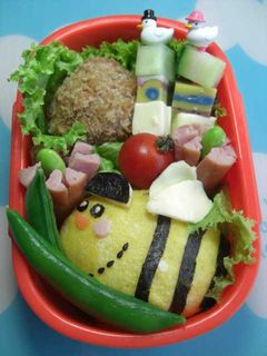 オムライスでミツバチのキャラ弁-レシピのメイン写真
