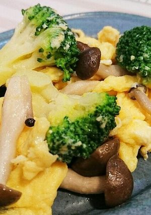 ブロッコリーとしめじの卵炒め◇お弁当にも-レシピのメイン写真