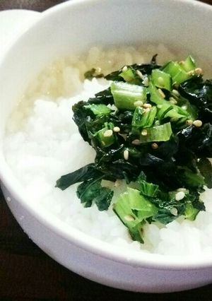 〈離乳食後期～幼児食〉小松菜わかめの副菜-レシピのメイン写真