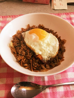 簡単冷凍そばめし目玉焼き乗せ-レシピのメイン写真