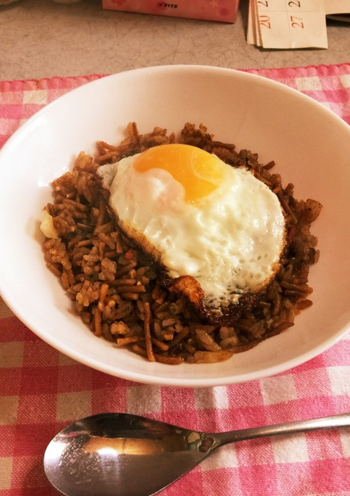 簡単冷凍そばめし目玉焼き乗せ-レシピのメイン写真