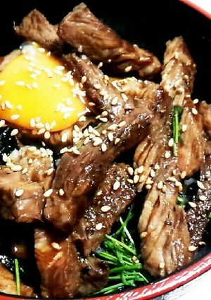 【ガッツリ食】ユッケ風レアステーキ丼-レシピのメイン写真