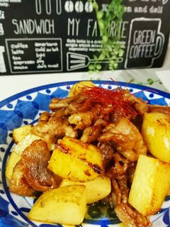 節約*豚こま切れ肉と新じゃがの甘辛炒め-レシピのメイン写真