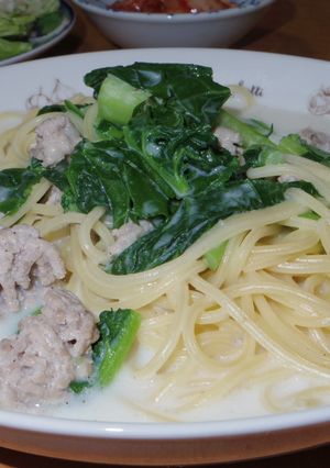 お一人様向け青菜とひき肉のクリームパスタ-レシピのメイン写真