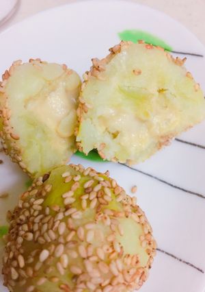 じゃがいもでつくるクリーミー胡麻団子-レシピのメイン写真
