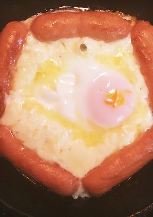 スキレットで食べるとろたまウィンナー-レシピのメイン写真