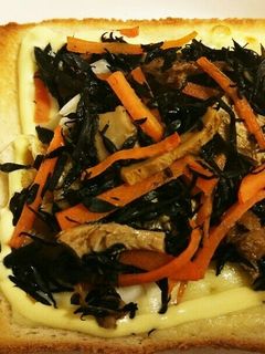 ひじき煮のトースト-レシピのメイン写真