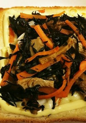 ひじき煮のトースト-レシピのメイン写真
