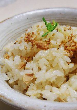 昆布茶で味付け簡単♪ツナ缶の炊き込みご飯-レシピのメイン写真