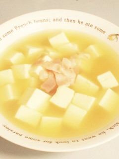 簡単✩豆腐とベーコンのコンソメスープ-レシピのメイン写真