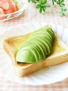 オリーブオイルトーストアボカド蜂蜜レモン-レシピのメイン写真