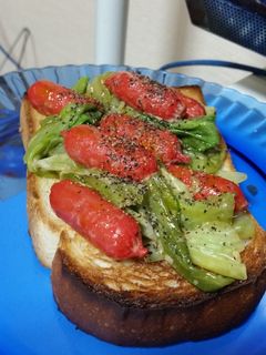 ソーセージとレタスのマヨ炒めトースト!-レシピのメイン写真