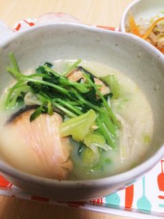 キャベツと鮭の豆乳味噌スープ煮-レシピのメイン写真
