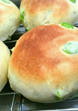 枝豆チーズin手ごねパン*マービー使用-レシピのメイン写真