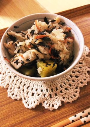 鶏胸肉とひじきの炊き込みご飯-レシピのメイン写真