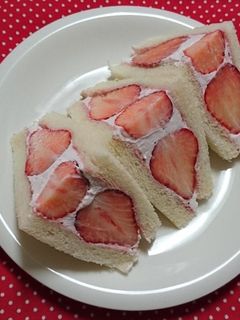 イチゴたっぷり♥フルーツサンド-レシピのメイン写真