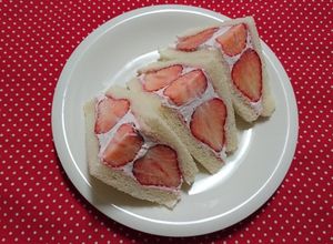 イチゴたっぷり♥フルーツサンド-レシピのメイン写真
