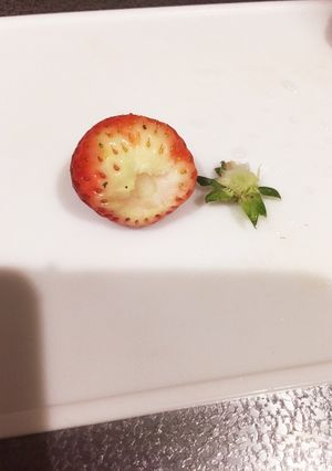 ☆簡単☆包丁を使ったいちごのへたの取り方-レシピのメイン写真