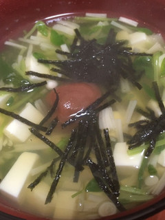 エノキ、豆苗、豆腐の梅干し入りお吸物-レシピのメイン写真